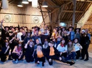 Företagsevent med roliga aktiviteter - Linedance, femkamp med westerntema och discgolf. Ale Loge 20 min norr om Göteborg